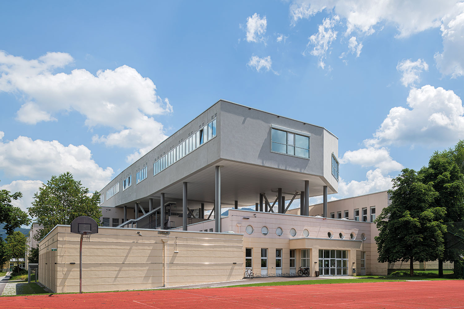 Außenansicht Musisches Gym Salzburg